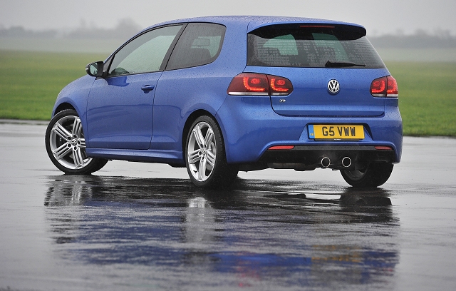 We found an interesting driving report with the VW Golf R Enjoy